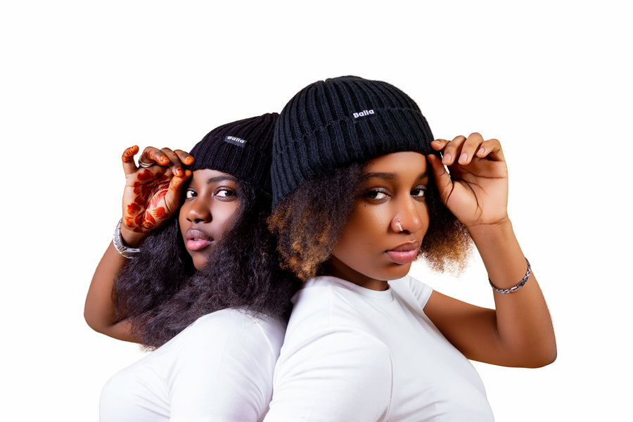 Bonnet en satin Baila porté